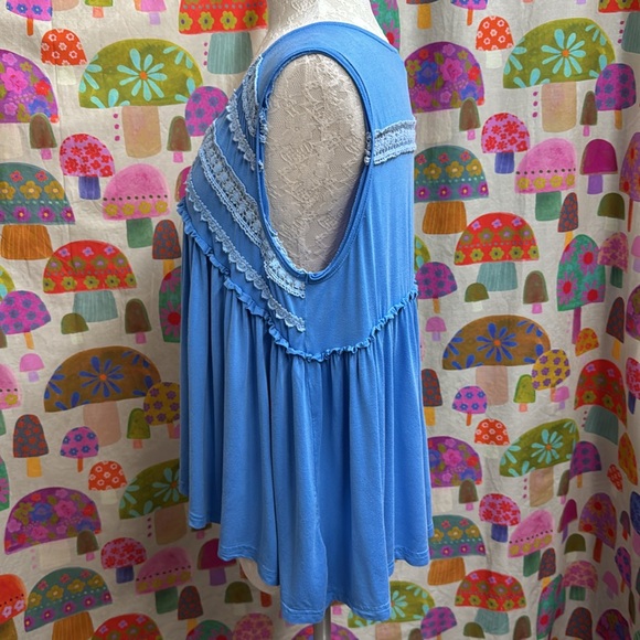 POL Sleeveless Blouse. Medium - Picture 7 of 10